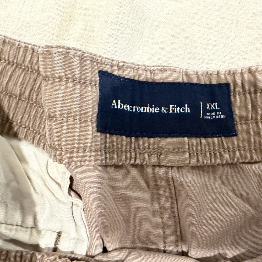 Abercrombie & Fitch Men's Corduroy shorts in Beige